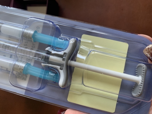 Les lèvres remodèlent le remplisseur cutané d'acide hyaluronique de Juvederm avec la piscine découverte Ultra4 2X1ml