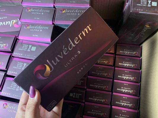 La croix faciale de Juvederm a lié le remplisseur cutané